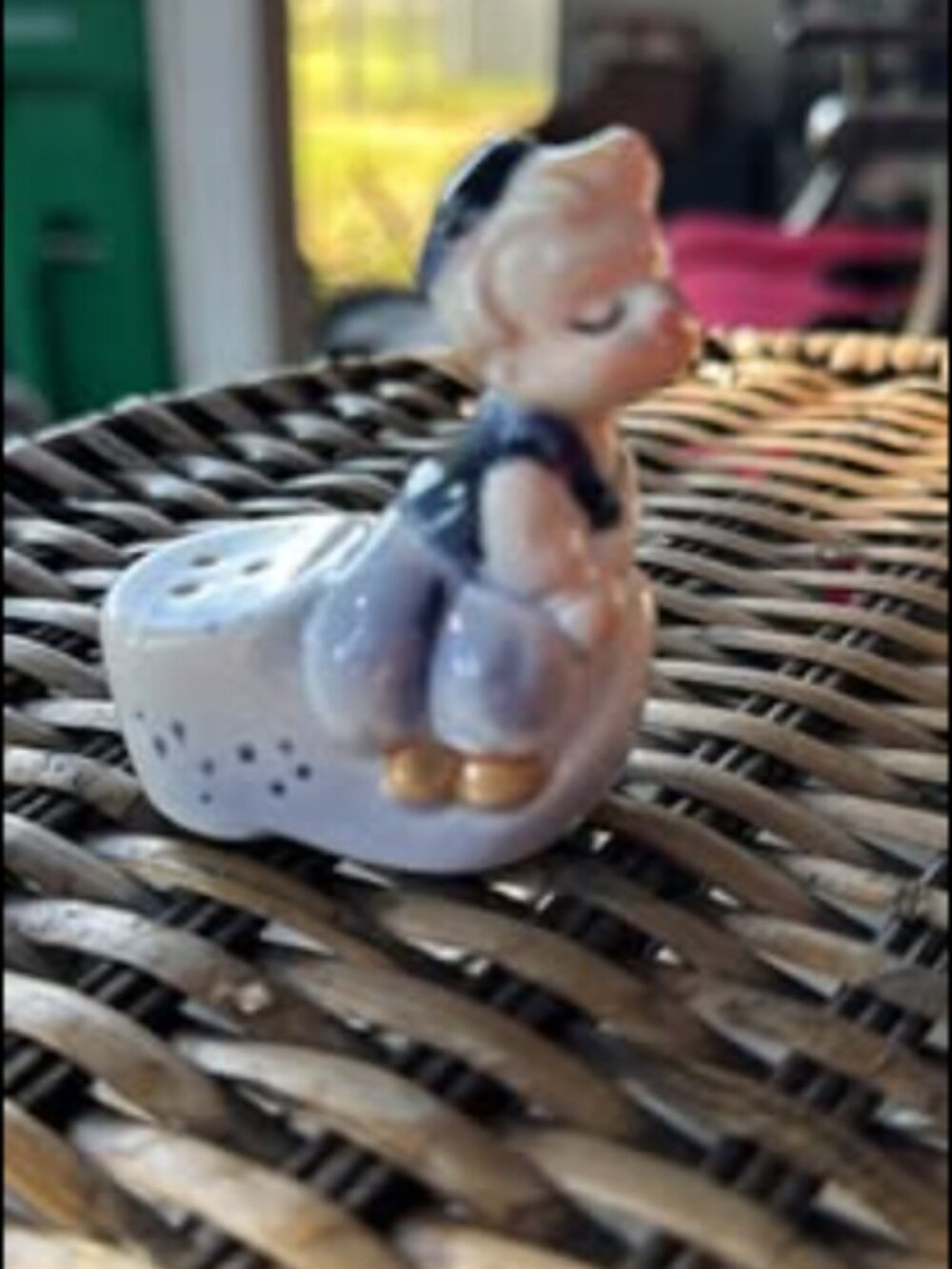Vintage Ceramic Kissing Couple Salt & Pepper Shakers